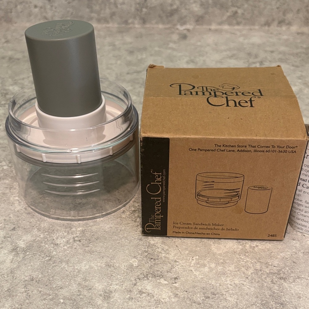 Pampered Chef Gray and Clear Sandwich Maker